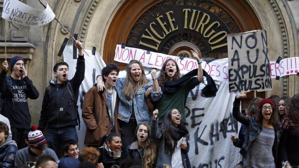 French Students Launch Fresh Demonstrations Over School Conditions