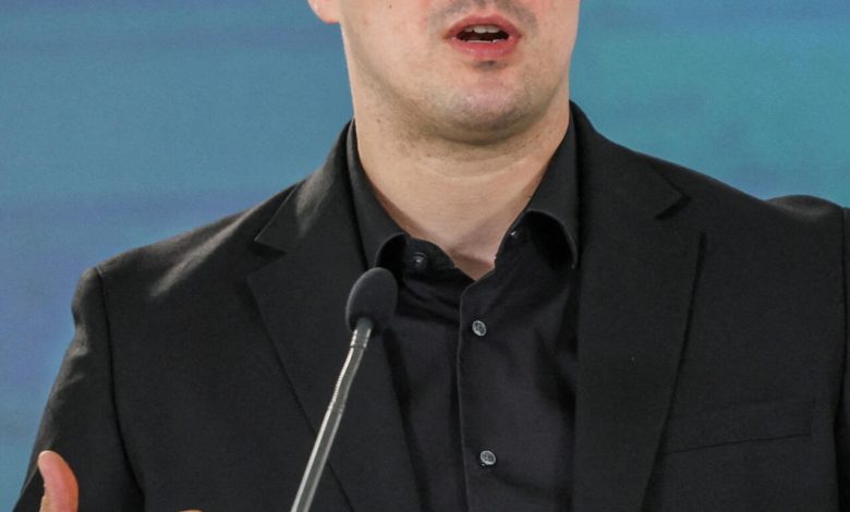 Ukraine’s Former Defence Minister Calls for Wartime Elections in Challenge to Zelenskyy