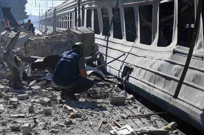 Four Killed, 12 Injured in Explosion at Ukraine Train Station