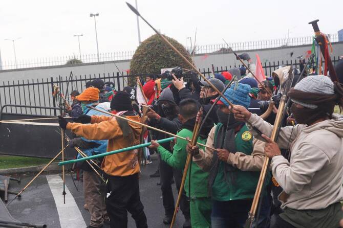 Anti-Trump Protesters Fire Arrows at Colombian Police, Injuring Four Outside U.S. Embassy
