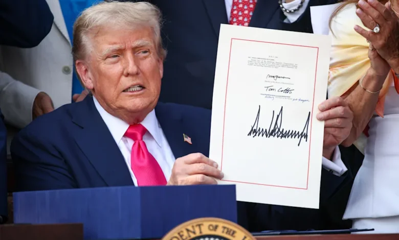 White House Denies Trump Wrote Epstein Birthday Note as Lawmakers Release Documents