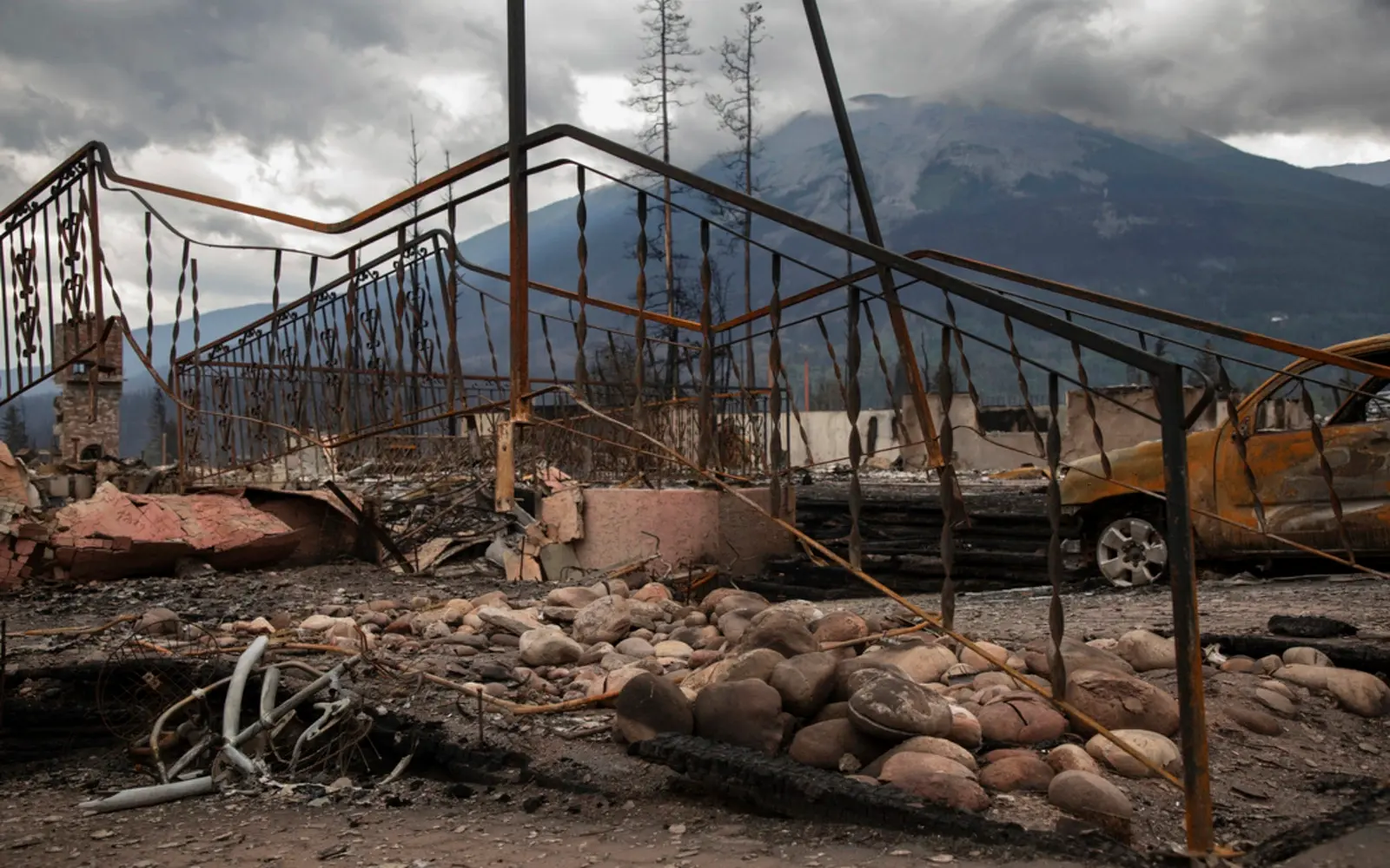 Thousands of Wildfire Evacuees Return to Jasper, Canada - TV360 Nigeria
