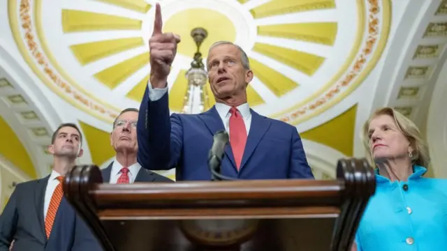 Longest U.S. Government Shutdown Nears Resolution as Senate Approves Bipartisan Deal Amid Democratic Rift