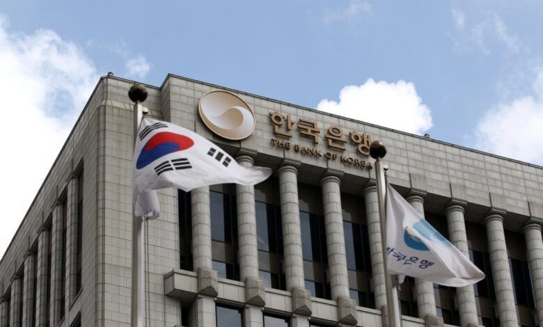 South Korea Holds Interest Rates Steady Amid Trade Tensions, Rising House Prices