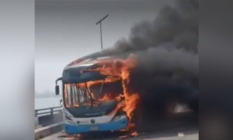 Fire Guts BRT Bus on Third Mainland Bridge