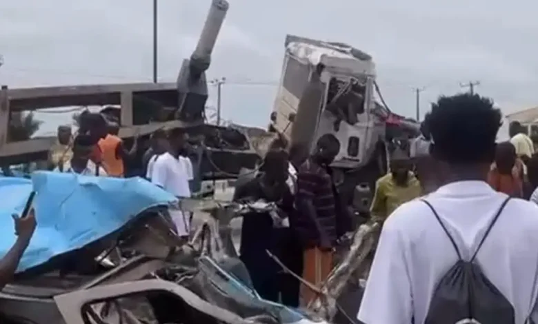 Four Killed, Four Injured as Truck Rams Into Commercial Bus on Lekki–Epe Expressway