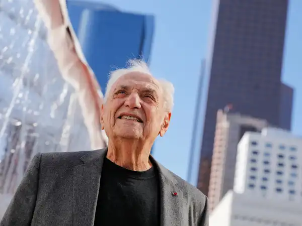 Frank Gehry, Visionary Architect Behind Bilbao’s Guggenheim, Dies at 96