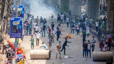 Bangladesh students defy ban to continue protests