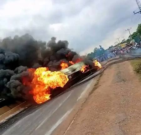 Tanker Crash Spills Petrol, Triggers Major Gridlock on Kaduna–Zaria Highway