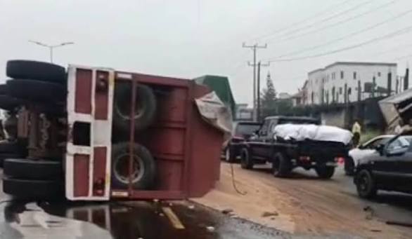 Brake Failure Causes Trailer Crash, Worsens Kara Bridge Gridlock