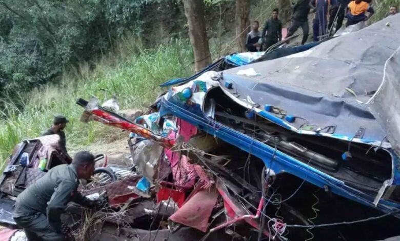 Sri Lanka Bus Plunge Kills 15 in Mountainous Ella Region